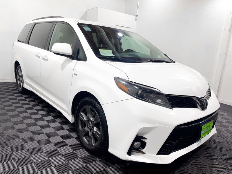 2020 Toyota Sienna SE 7-Passenger Passenger Upper Image 2