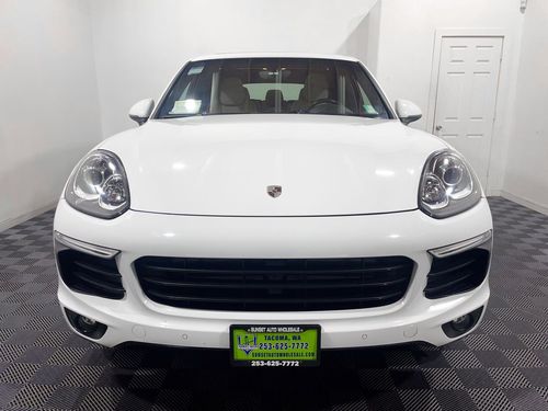 2016 Porsche Cayenne Base Lower Image 2
