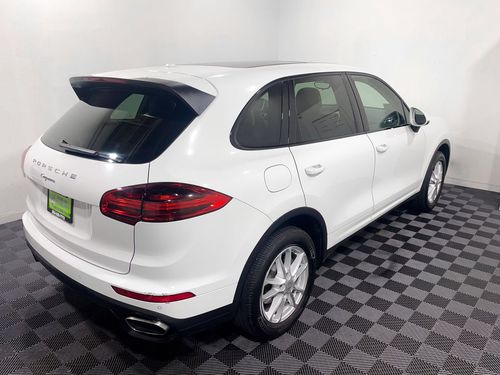 2016 Porsche Cayenne Base Lower Image 2