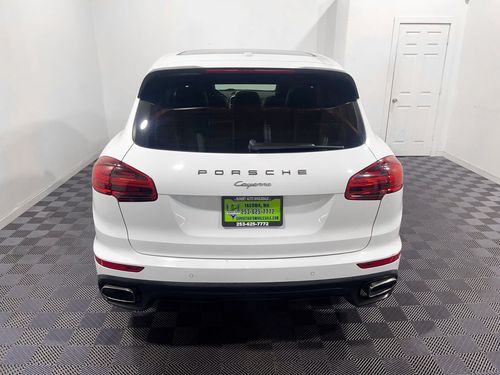 2016 Porsche Cayenne Base Lower Image 3