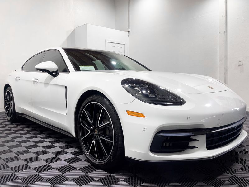2018 Porsche Panamera 4S Upper Image 2