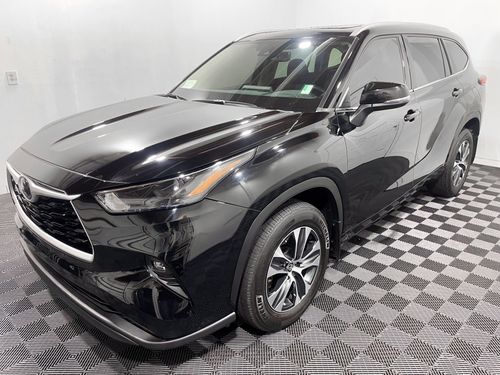 2022 Toyota Highlander XLE Lower Image 3