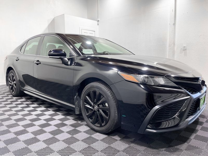 2022 Toyota Camry SE photo 2