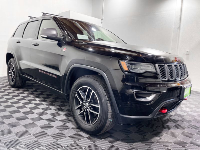 2017 Jeep Grand Cherokee Trailhawk Upper Image 2