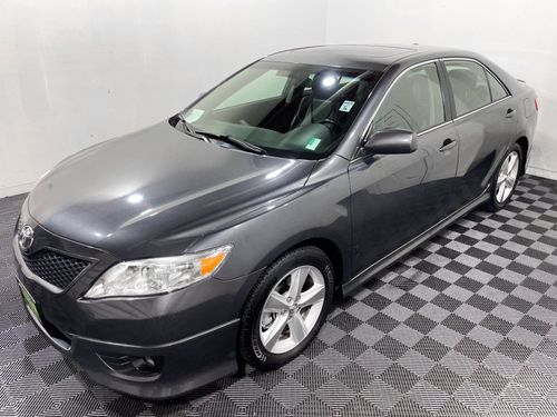 2010 Toyota Camry SE Lower Image 3