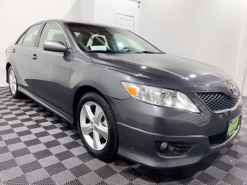 2010 Toyota Camry SE Upper Image 2