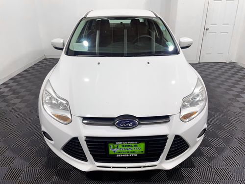 2014 Ford Focus SE Lower Image 1