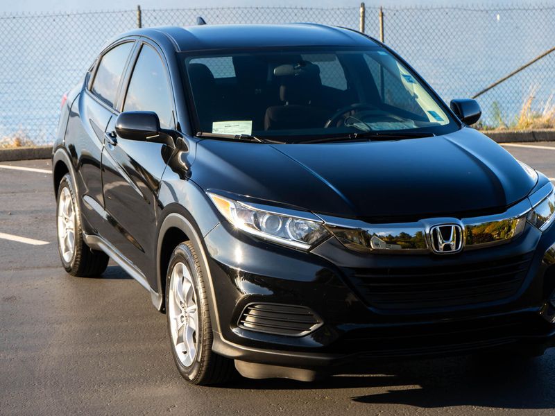 2022 Honda HR-V LX Crossover Upper Image 2