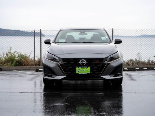 2024 Nissan Altima 2.5 SR Lower Image 2