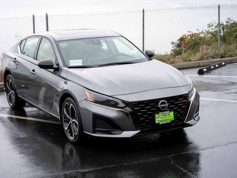 2024 Nissan Altima 2.5 SR Upper Image 2