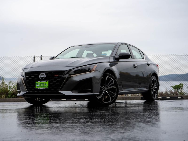 2024 Nissan Altima 2.5 SR Upper Image 1