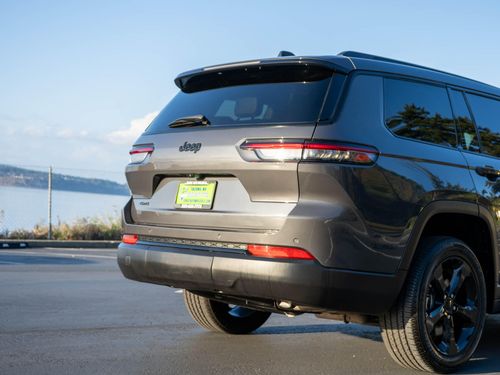 2023 Jeep Grand Cherokee L Altitude Lower Image 3