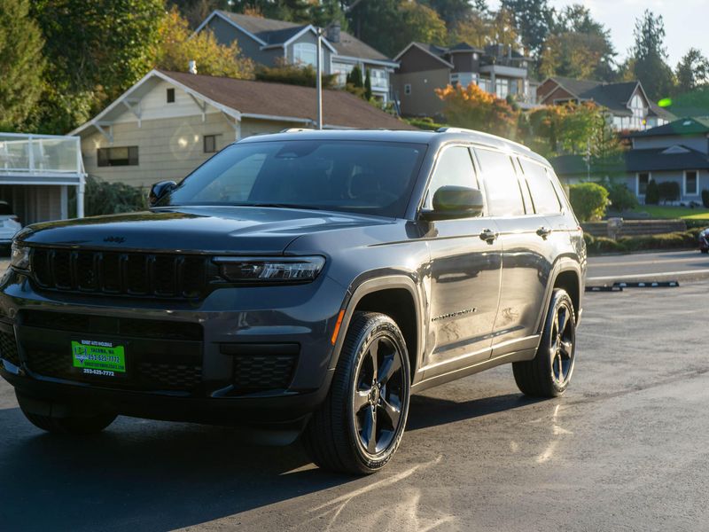 2023 Jeep Grand Cherokee L Altitude Upper Image 1
