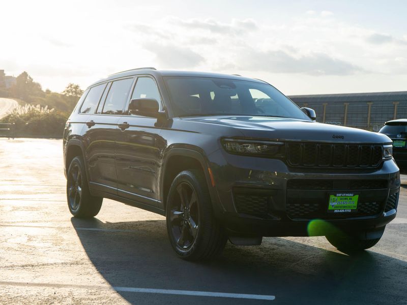 2023 Jeep Grand Cherokee L Altitude Upper Image 2