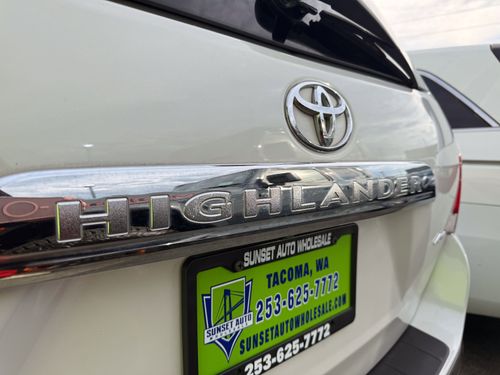 2011 Toyota Highlander Limited Lower Image 3