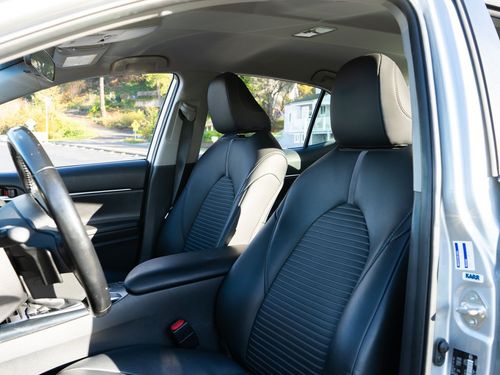 2019 Toyota Camry SE Lower Image 3