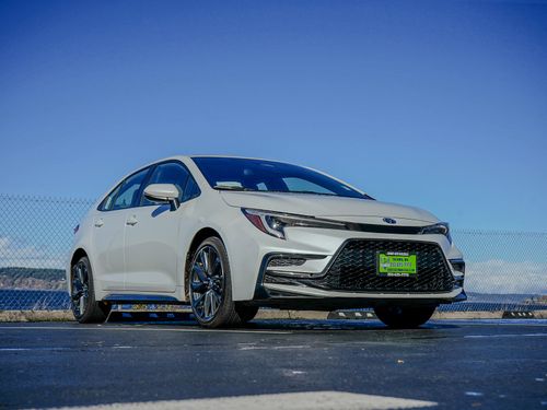 2024 Toyota Corolla Hybrid SE Lower Image 1