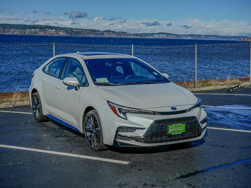 2024 Toyota Corolla Hybrid SE Upper Image 2