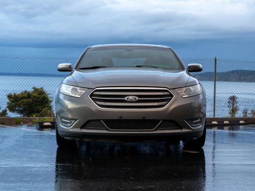 2013 Ford Taurus Limited Lower Image 2