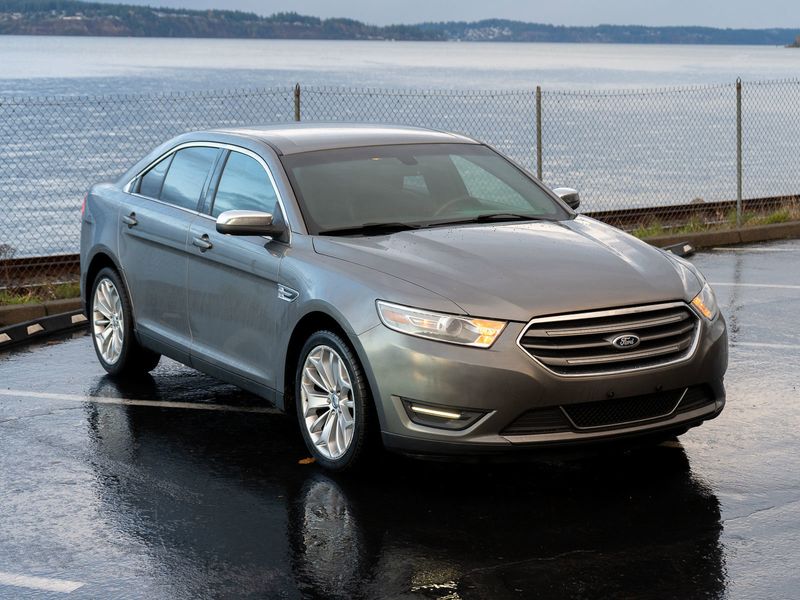 2013 Ford Taurus Limited Upper Image 2