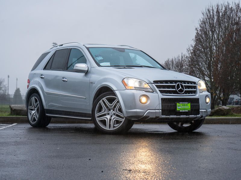 2010 Mercedes-Benz M-Class ML 63 AMG Upper Image 1