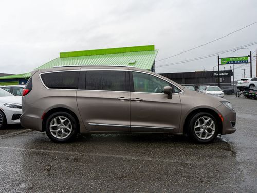 2017 Chrysler Pacifica Touring-L Plus Passenger Lower Image 2
