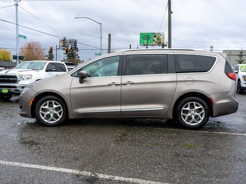 2017 Chrysler Pacifica Touring-L Plus Passenger Lower Image 3