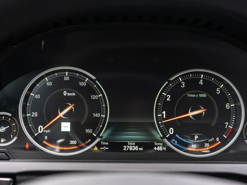 2014 BMW 7 Series 750Li xDrive Upper Image 2