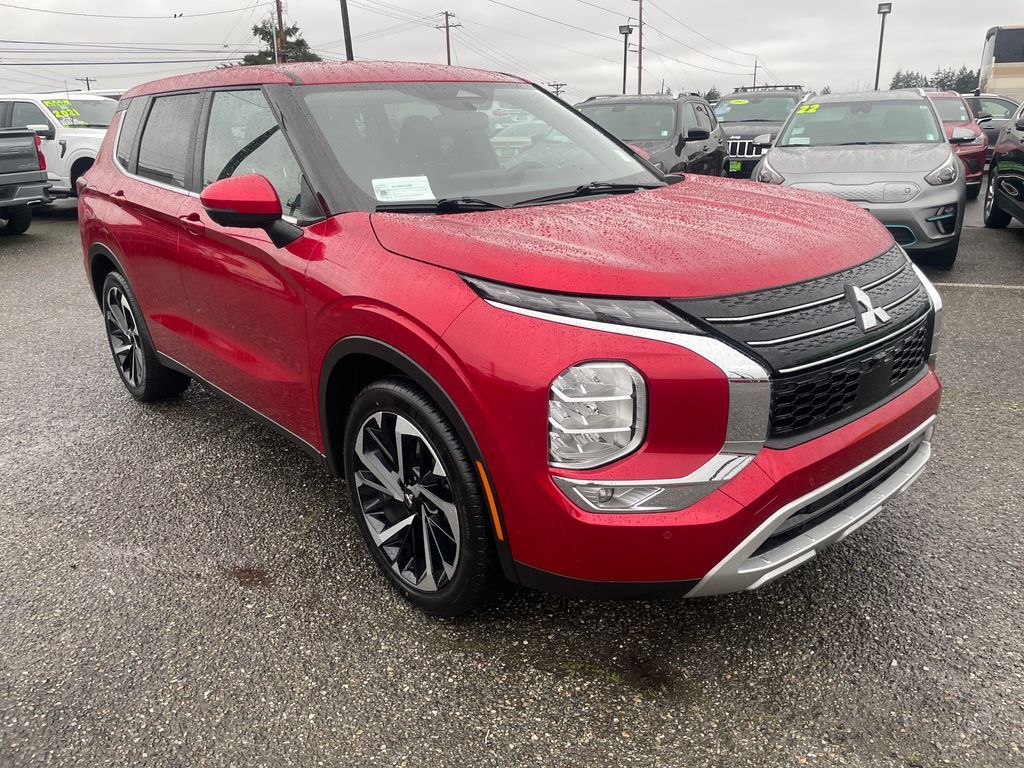 2024 Mitsubishi Outlander SE's photo
