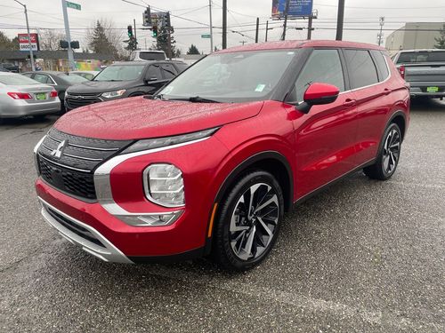 2024 Mitsubishi Outlander SE Lower Image 1