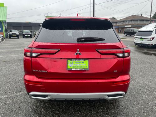 2024 Mitsubishi Outlander SE Lower Image 3