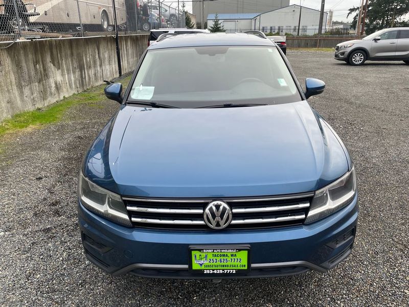 2020 Volkswagen Tiguan SE Upper Image 2
