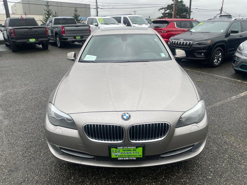 2013 BMW 5 Series 535i xDrive Upper Image 2