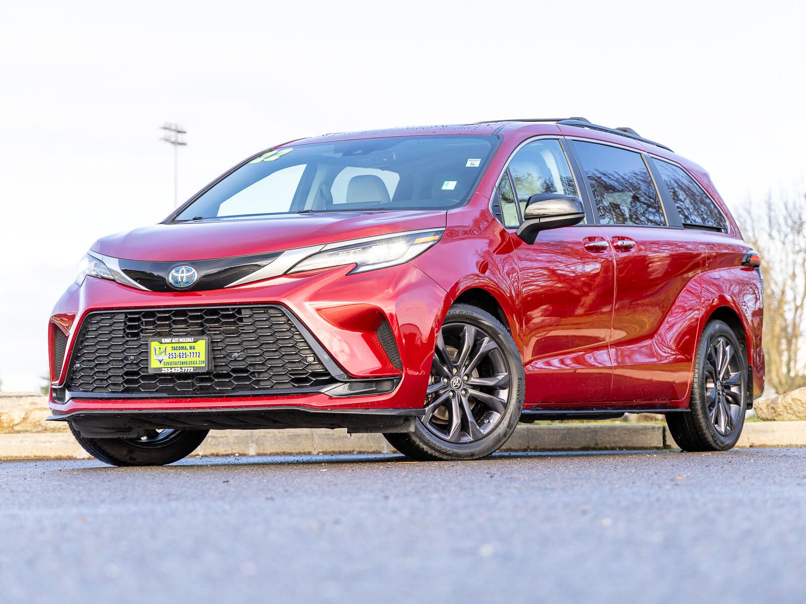 2022 Toyota Sienna XSE's photo