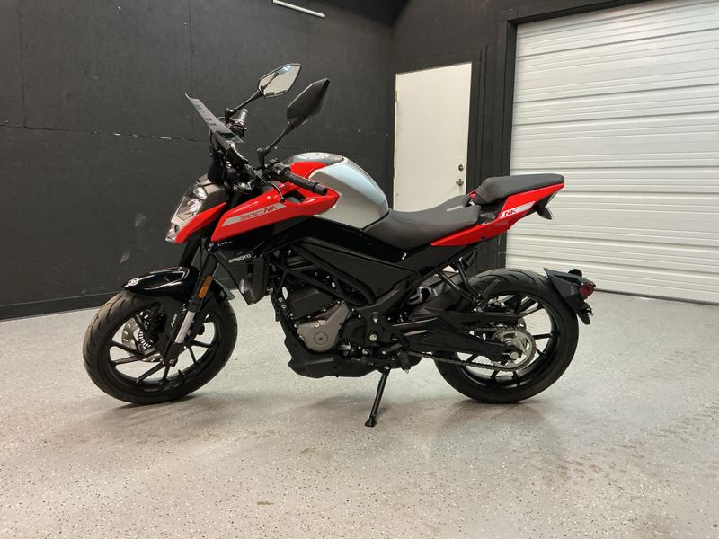 2024 CFMOTO NK 300 Upper Image 2