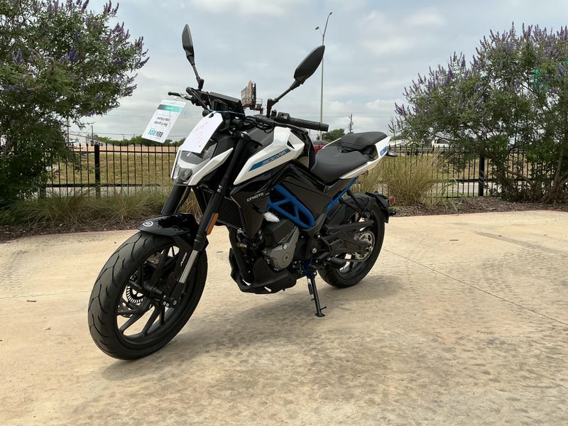 2024 CFMOTO NK 300 Upper Image 1