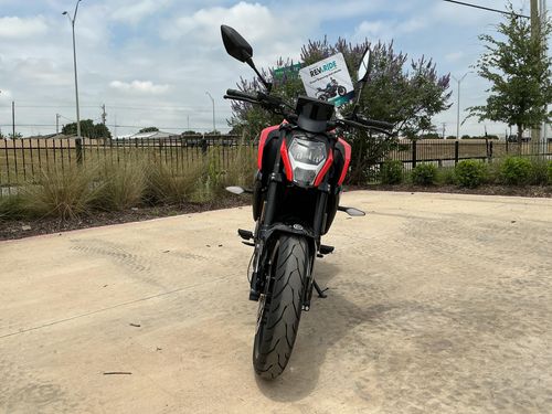 2024 CFMOTO NK 300 Lower Image 2