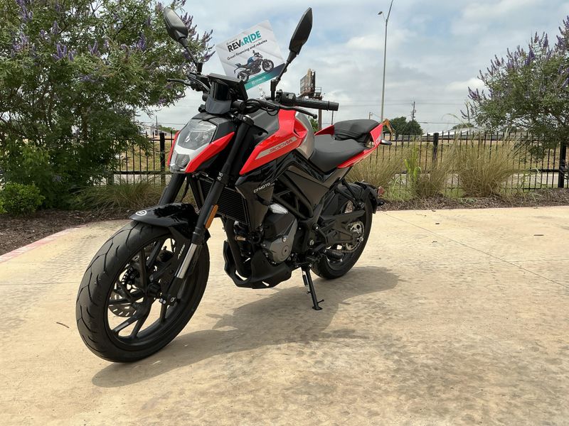2024 CFMOTO NK 300 Upper Image 1