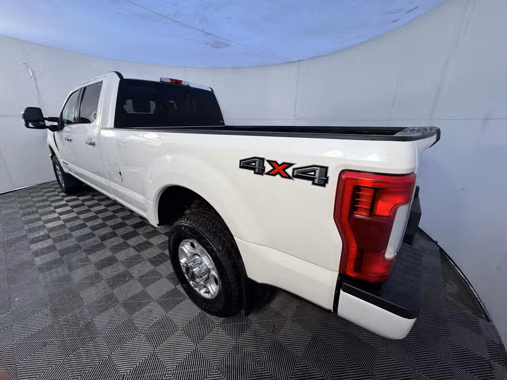 2019 Ford F-350 Super Duty Platinum Lower Image 2