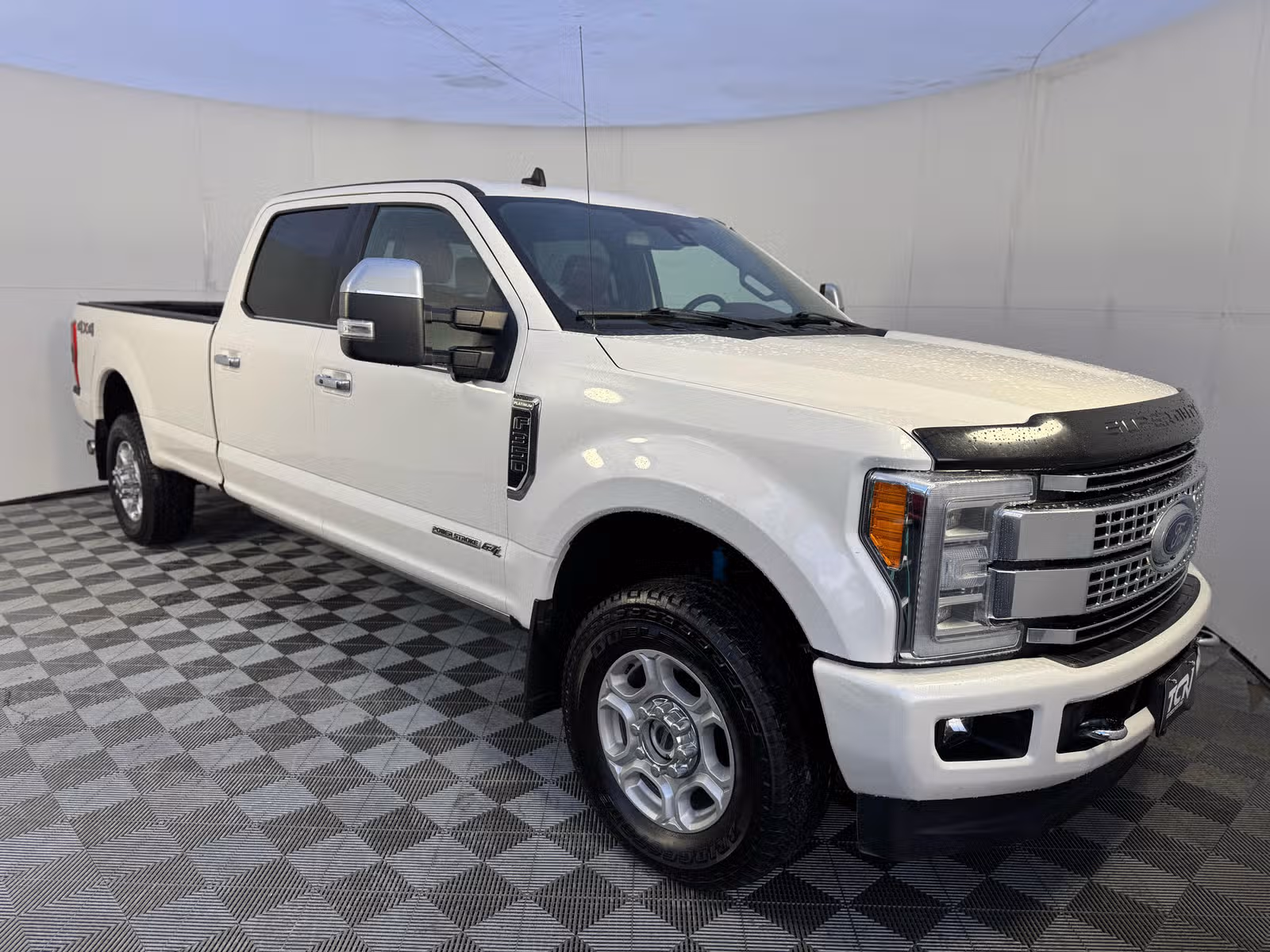 2019 Ford F-350 Super Duty Platinum Upper Image 1