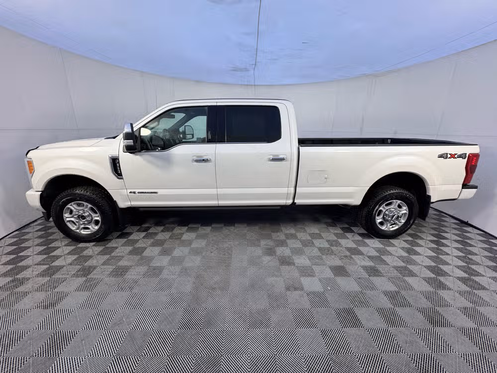2019 Ford F-350 Super Duty Platinum Image 5