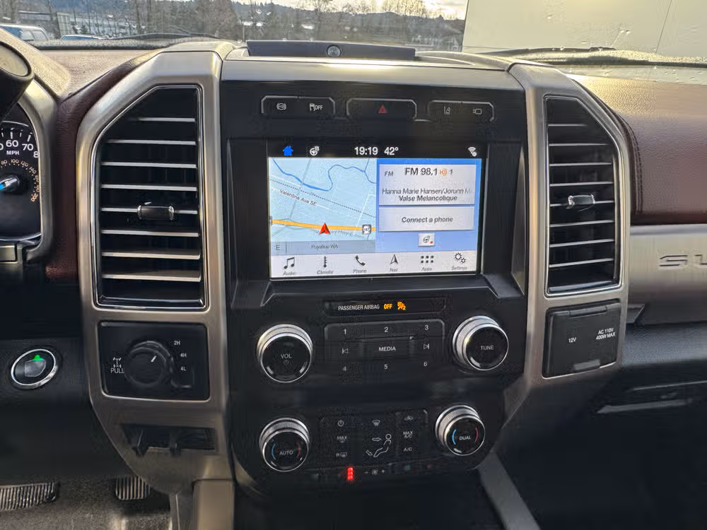 2019 Ford F-350 Super Duty Platinum Image 10