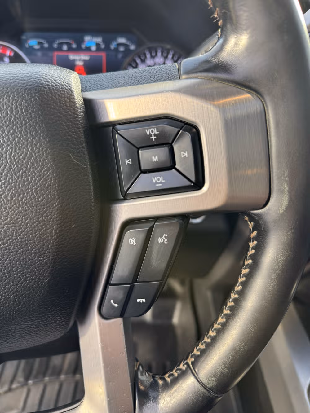 2019 Ford F-350 Super Duty Platinum Image 11