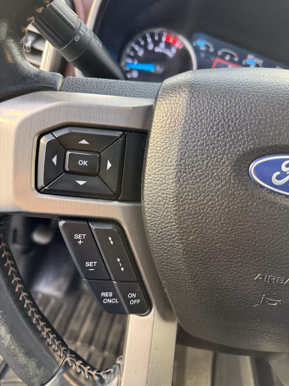 2019 Ford F-350 Super Duty Platinum Image 12