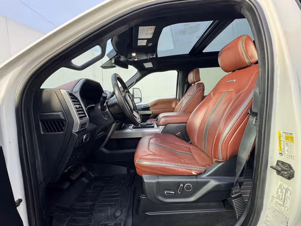 2019 Ford F-350 Super Duty Platinum Image 16