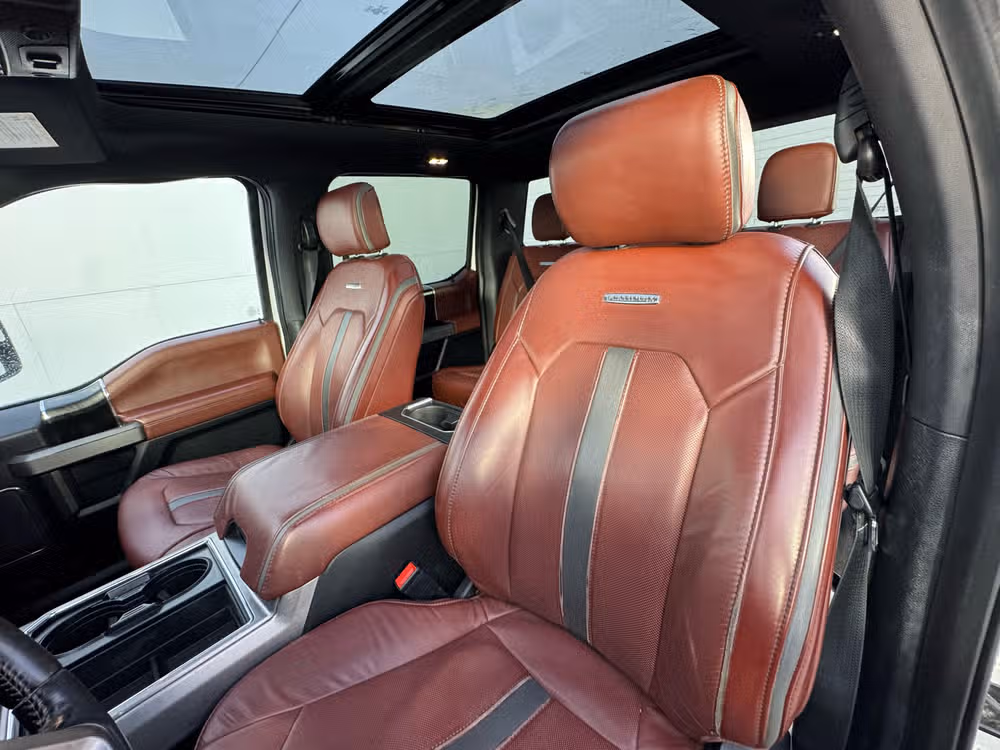 2019 Ford F-350 Super Duty Platinum Image 17
