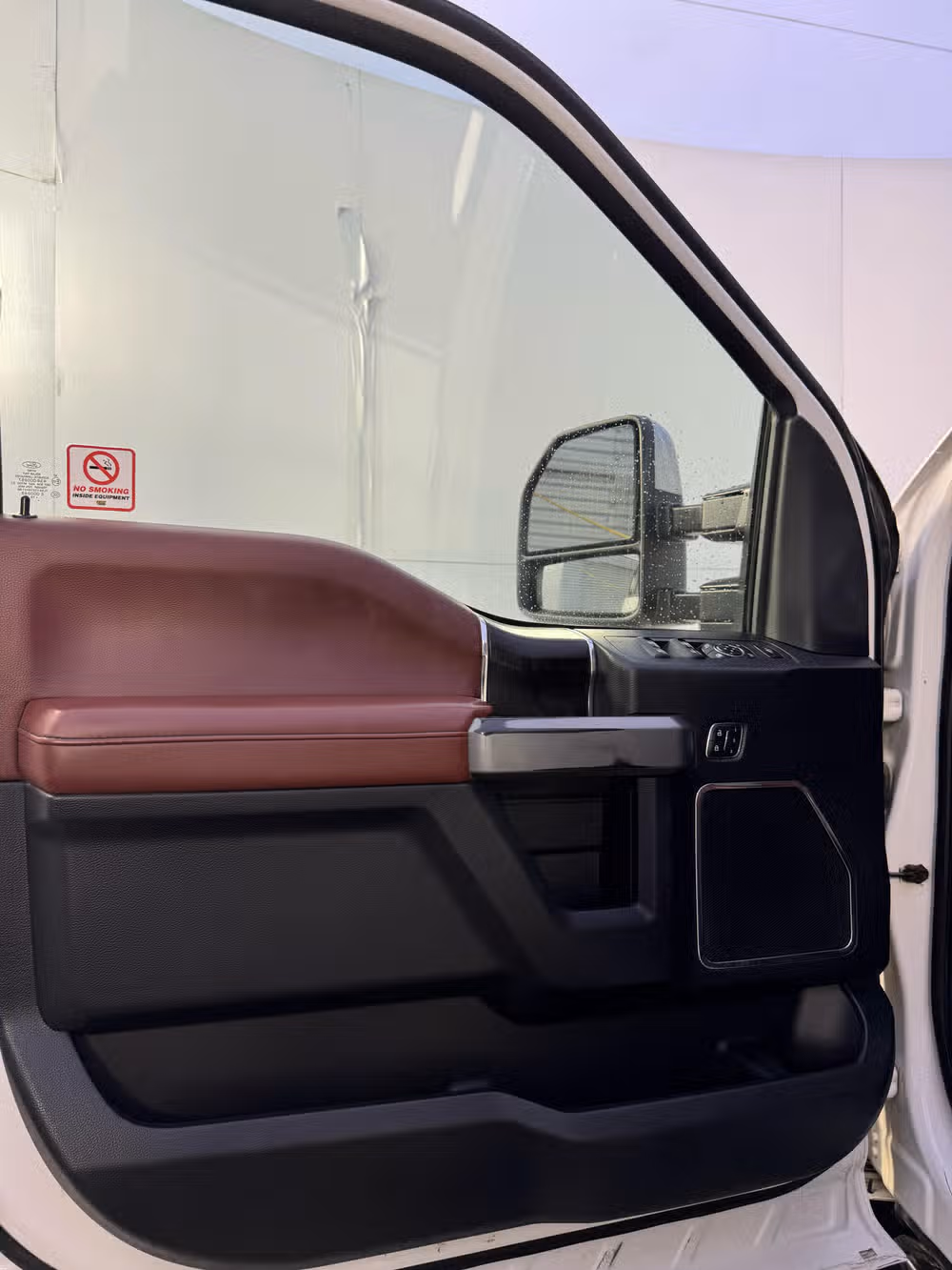 2019 Ford F-350 Super Duty Platinum Image 18