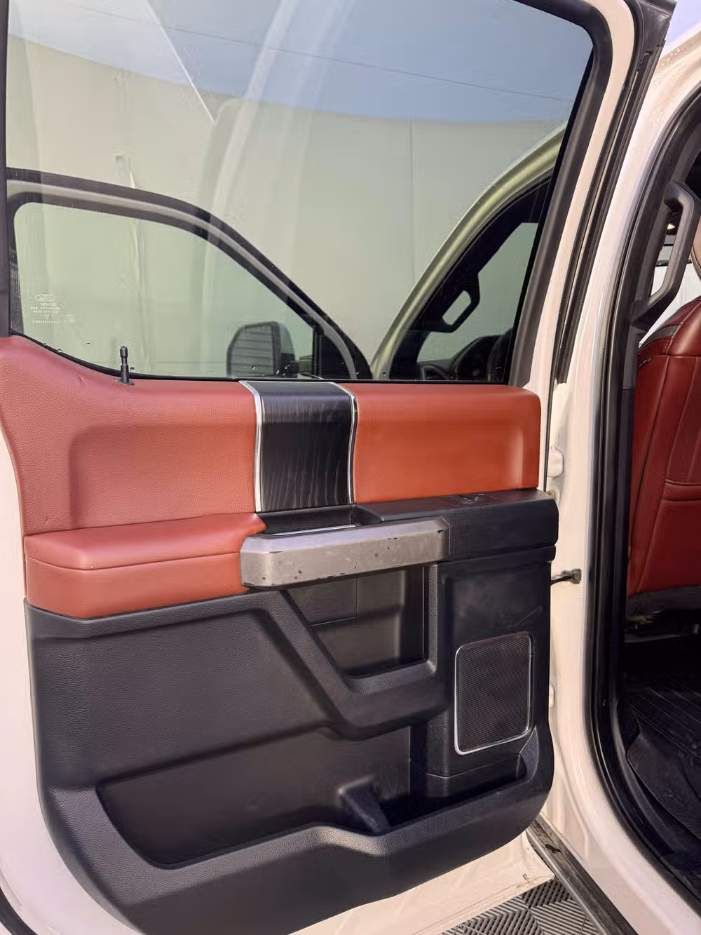 2019 Ford F-350 Super Duty Platinum Image 19