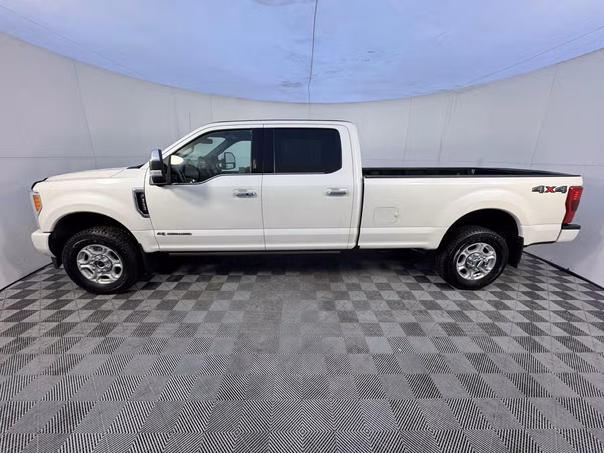 2019 Ford F-350 Super Duty Platinum Image 5