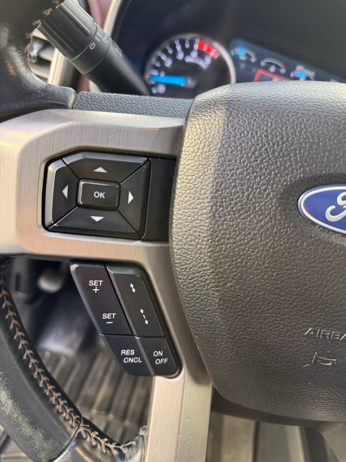 2019 Ford F-350 Super Duty Platinum Image 12